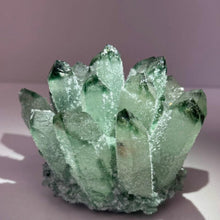 Load image into Gallery viewer, Natural Crystal Cluster Clear Quartz Mineral Crystal Cluster Cluster Healing Ornament Hue Reflection Feng Shui Home Decor (Green)