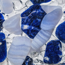 Load image into Gallery viewer, VitaJuwel GemPod BALANCE | Crystal Insert Bottles & Carafes with Sodalite, Chalcedony & Clear Quartz - Inner Peace, Reflection & Meditation
