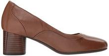Load image into Gallery viewer, Clarks womens Un Cosmo Step Pump, Dark Tan Leather, 9.5 US