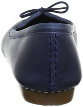 Load image into Gallery viewer, Clarks Freckle ice Size 6.5 US Blue