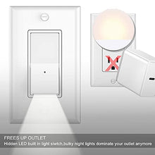 Load image into Gallery viewer, SOZULAMP 3 Way Light Switch with Night Light-Easy to Install-No Neutral Required,Illuminated Decora Paddle White Wall 3 Way Switch with Light Sensor,15 Amp 110V,Residential Grade(4Pack,Dayligh LED)