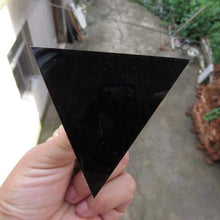 Load image into Gallery viewer, Dalas 85~110g Natural Black Obsidian Crystal Tetrahedron Pyramid 4 Faces 6 Edges 7cm Handmade Pyramid Reiki Healing