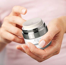 Load image into Gallery viewer, Anti-Wrinkle Night Cream with 2.5% Retinol and Hyaluronic Acid - Anti Aging Retinol Moisturizer Cream for Men & Women to Reduce Wrinkles & Dark Spots