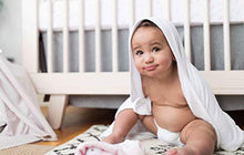 Load image into Gallery viewer, Burt's Bees Baby - Hooded Towels, Absorbent Knit Terry, Super Soft Single Ply, 100% Organic Cotton (Honey Bee/Grey, 2-Pack)