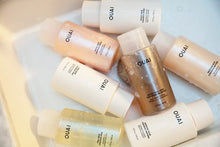 Load image into Gallery viewer, OUAI Detox Shampoo. Clarifying Cleanse for Dirt, Oil, Product and Hard Water Buildup. Get Back to Super Clean, Soft and Refreshed Locks. (10 oz)