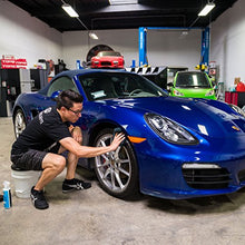 Load image into Gallery viewer, Chemical Guys TVD_109, Silk Shine Spray-able Dry-To-The-Touch Dressing/Protectant For Tires, Trim, Vinyl, Plastic and More, 1 Gal/128 oz