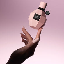 Load image into Gallery viewer, Viktor&amp;Rolf - Flowerbomb Extreme - Eau de Parfum Intense Womens Perfume - Intense &amp; Floral - With Raspberry, Jasmine, Rose, Orange Blossom &amp; Vanilla Bean - 3.4 Fl Oz
