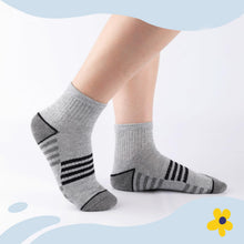 Load image into Gallery viewer, Comfoex Boys Socks 4-6 6-8 8-10 Years Old Athletic Quarter Socks Ankle Sports Socks With Cushioned Sole 6 Pairs
