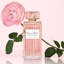 Load image into Gallery viewer, Oscar de la Renta New York Eau de Parfum 3 Piece Gift Set for Women - Perfume Spray 3.4 Fl. Oz, &amp; 1.0 Fl. Oz., and Body Lotion 3.4 Fl. Oz.
