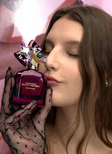 Load image into Gallery viewer, Marc Jacobs Perfect Absolute Eau de Parfum – Ambery Women's Perfume – With Notes Caramelized Fig Accord, Jasmine Absolu &amp; Rich Amber Accord – 1.6oz
