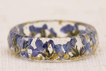 Load image into Gallery viewer, Forget-Me-Not Resin Ring With Pressed Flowers and Gold Flakes
