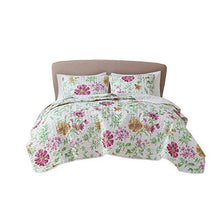 Load image into Gallery viewer, Comfort Spaces Reversible Quilt Set-Vermicelli Stitching Design All Season, Lightweight, Coverlet Bedspread Bedding, Matching Shams, Full/Queen(90"x90") Marlene, Daisies Green 3 Piece
