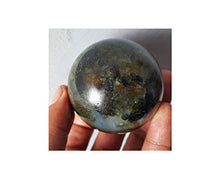 Load image into Gallery viewer, StoneStory Natural Labradorite Healing Crystal Natural Rock Crystal Quartz Gemstone Sphere Ball 80mm (Labradorite Moonstone, 3.14")
