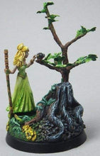 Load image into Gallery viewer, RPR03563 Tinley the Female Wizard by Reaper Miniature
