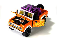 Load image into Gallery viewer, Jada 1:24 Diecast 1973 Ford Bronco with Macho Man Figure
