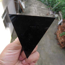 Load image into Gallery viewer, Dalas 85~110g Natural Black Obsidian Crystal Tetrahedron Pyramid 4 Faces 6 Edges 7cm Handmade Pyramid Reiki Healing
