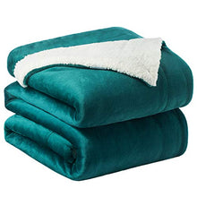 Load image into Gallery viewer, Bedsure Sherpa Fleece Blanket Queen Size Emerald Green Hunter Green Plush Blanket Fuzzy Soft Blanket Microfiber
