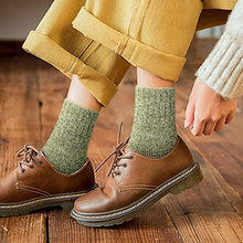 Load image into Gallery viewer, Pack of 5 Womens Thick Knit Warm Casual Wool Crew Winter Socks, Mixed Colors 1- 5 Pack,one size(fits shoe size 5-10)
