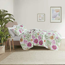 Load image into Gallery viewer, Comfort Spaces Reversible Quilt Set-Vermicelli Stitching Design All Season, Lightweight, Coverlet Bedspread Bedding, Matching Shams, Full/Queen(90"x90") Marlene, Daisies Green 3 Piece
