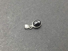 Load image into Gallery viewer, 925 Sterling Silver Black Star Diopside Pendant 9 x 11 mm Oval Diopside

