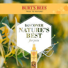 Load image into Gallery viewer, Burt's Bees for Dogs Natural Itch Soothing Spray with Honeysuckle | Best Anti-Itch Spray for Dogs With Itchy Skin | Cruelty Free, Sulfate &amp; Paraben Free, pH Balanced for Dogs - Made in the USA, 10 Oz
