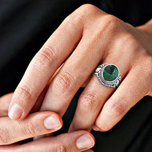 Load image into Gallery viewer, AeraVida Vintage Inspired Round Green Malachite Nature .925 Sterling Silver Ring (9)
