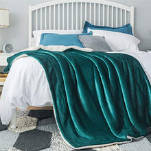 Load image into Gallery viewer, Bedsure Sherpa Fleece Blanket Queen Size Emerald Green Hunter Green Plush Blanket Fuzzy Soft Blanket Microfiber
